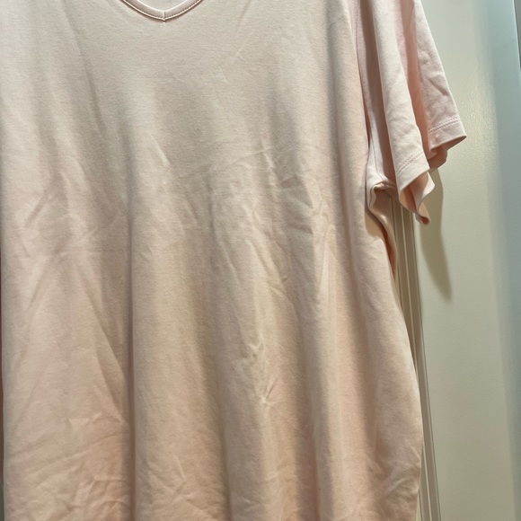 L.L. Bean Pink short Sleeve VNeck T-Shirt Plus Sz 3X Armpit To Armpit 26” - Picture 3 of 4